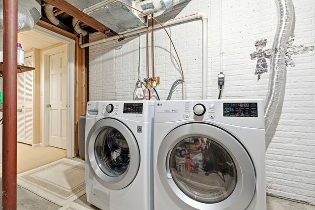 160 Pine St 11, Newton, MA 02466