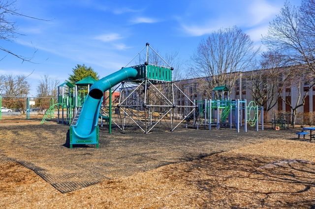 160 Pine St 11, Newton, MA 02466