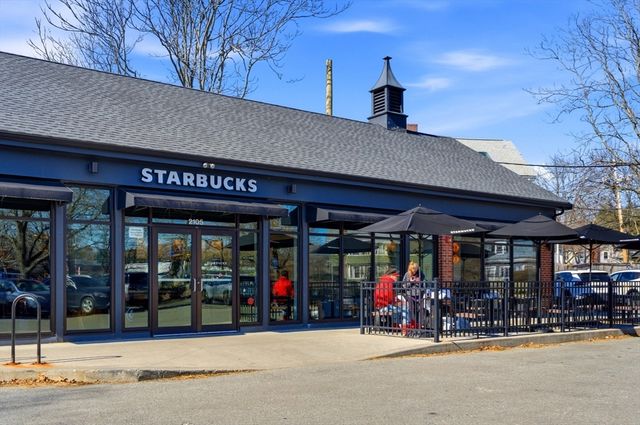 160 Pine St 11, Newton, MA 02466