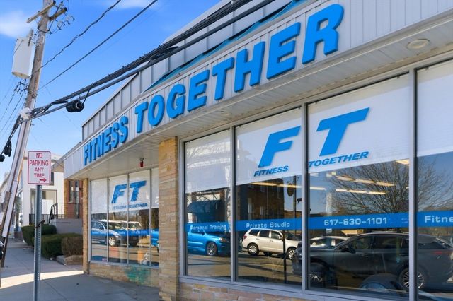 160 Pine St 11, Newton, MA 02466