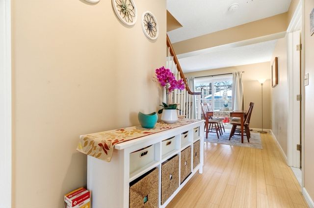 160 Pine St 11, Newton, MA 02466