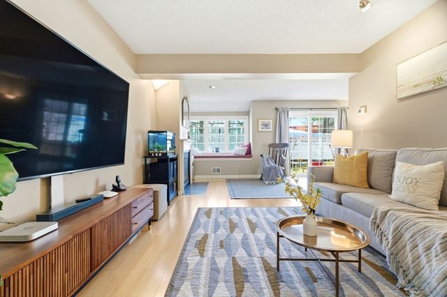 160 Pine St 11, Newton, MA 02466