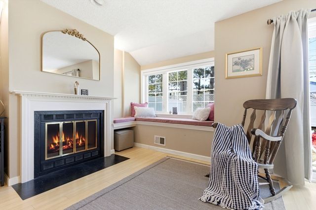 160 Pine St 11, Newton, MA 02466