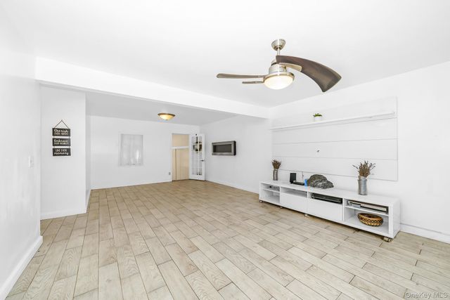 21 Lido Parkway, Lindenhurst, NY 11757