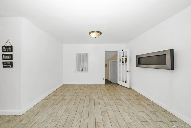 21 Lido Parkway, Lindenhurst, NY 11757