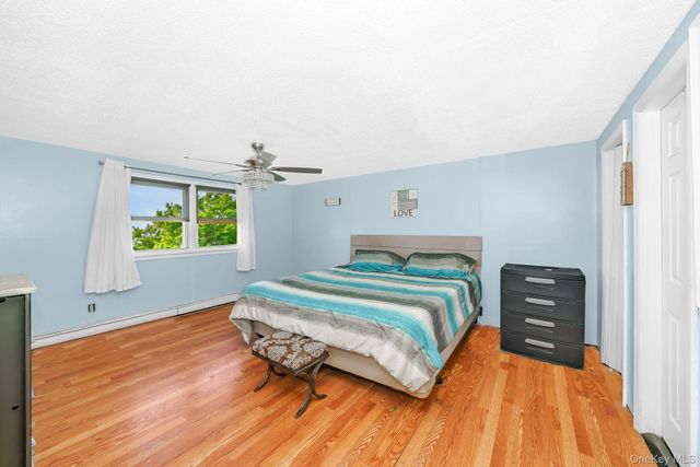 21 Lido Parkway, Lindenhurst, NY 11757