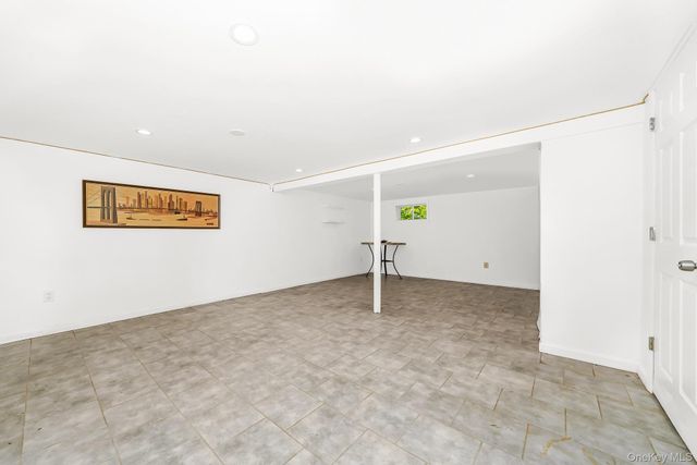 21 Lido Parkway, Lindenhurst, NY 11757
