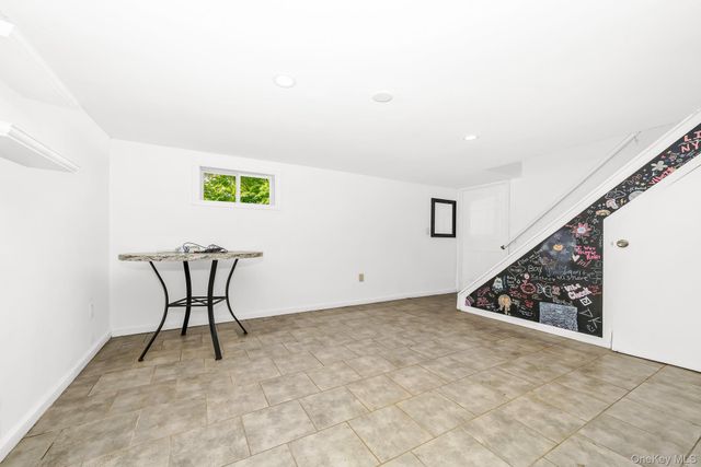 21 Lido Parkway, Lindenhurst, NY 11757