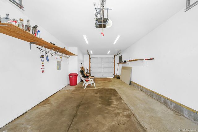 21 Lido Parkway, Lindenhurst, NY 11757