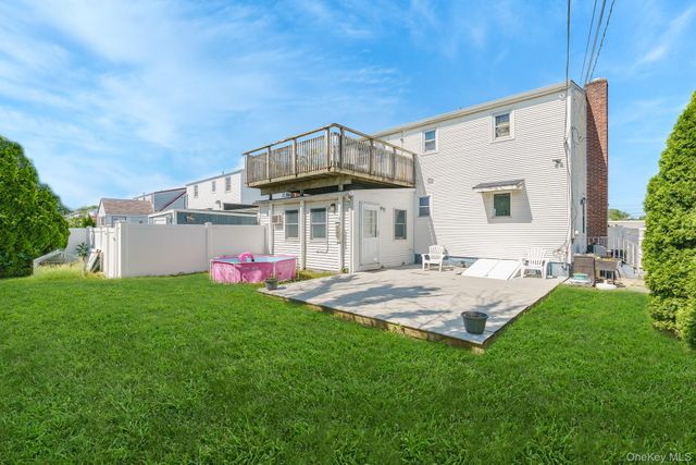21 Lido Parkway, Lindenhurst, NY 11757