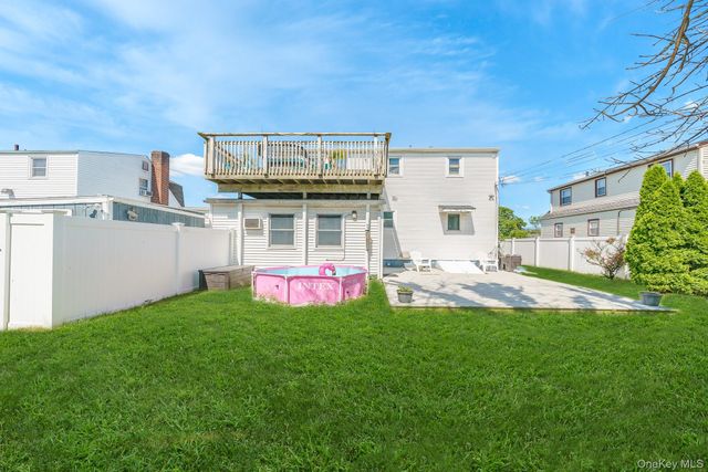 21 Lido Parkway, Lindenhurst, NY 11757