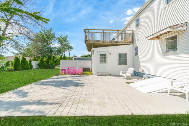 21 Lido Parkway, Lindenhurst, NY 11757