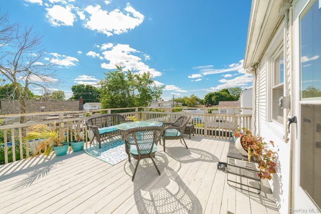 21 Lido Parkway, Lindenhurst, NY 11757