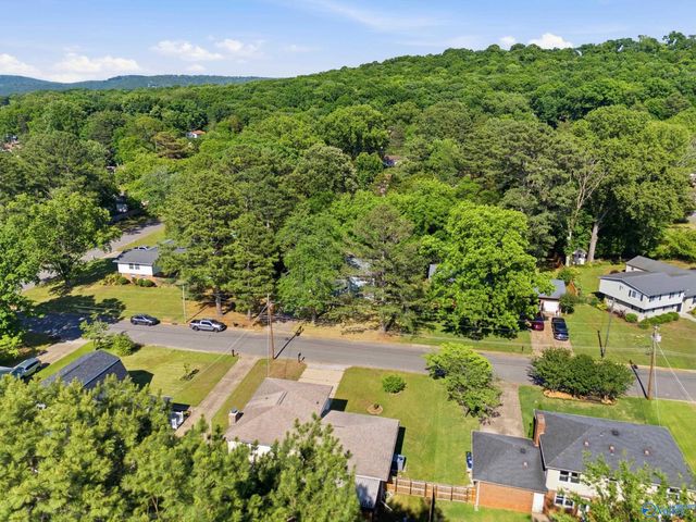 11309 Woodcrest Drive SE, Huntsville, AL 35803