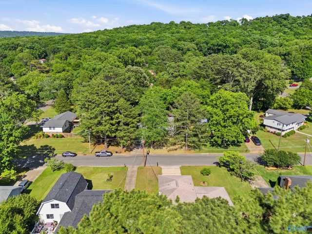 11309 Woodcrest Drive SE, Huntsville, AL 35803