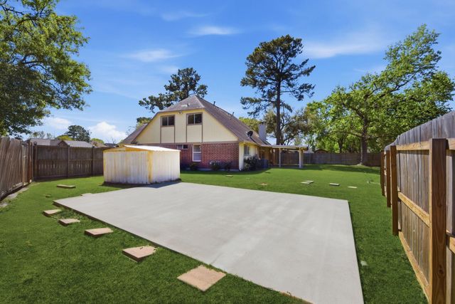 8515 Leafdale Drive, Humble, TX 77338