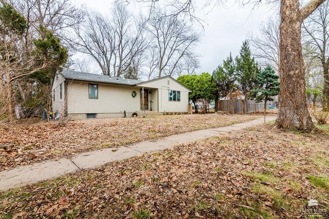 946 Mission Avenue, Manhattan, KS 66502