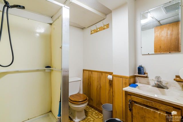 946 Mission Avenue, Manhattan, KS 66502