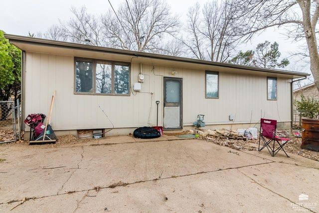 946 Mission Avenue, Manhattan, KS 66502