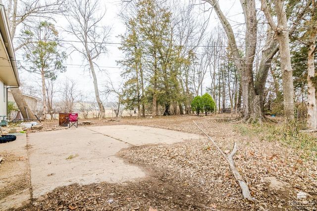 946 Mission Avenue, Manhattan, KS 66502