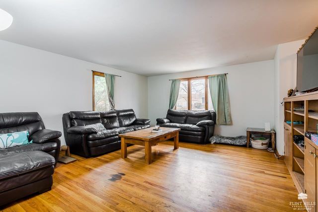 946 Mission Avenue, Manhattan, KS 66502