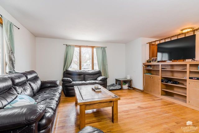 946 Mission Avenue, Manhattan, KS 66502