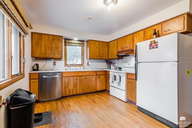 946 Mission Avenue, Manhattan, KS 66502