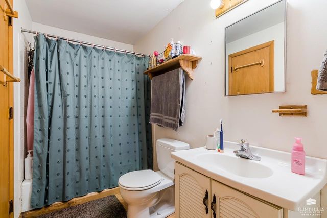 946 Mission Avenue, Manhattan, KS 66502