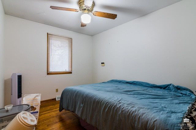 946 Mission Avenue, Manhattan, KS 66502