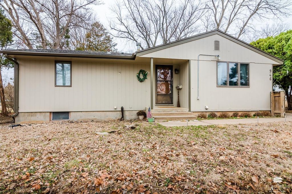946 Mission Avenue, Manhattan, KS 66502