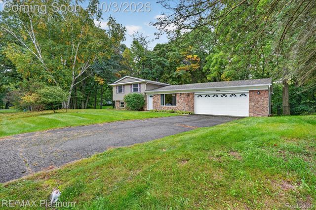 8808 N Christine Drive, Brighton Township, MI 48114