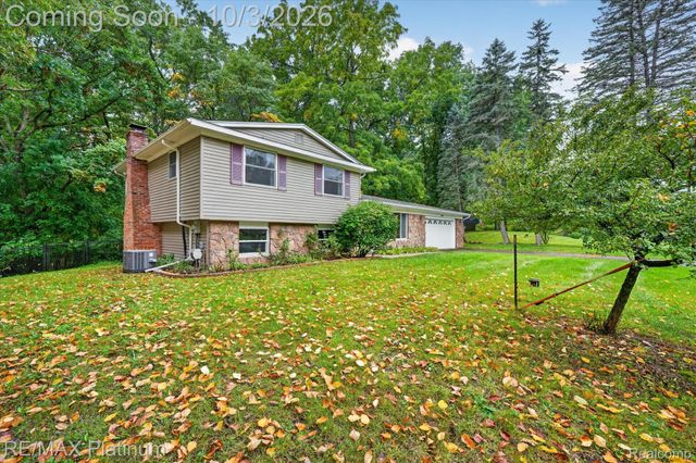 8808 N Christine Drive, Brighton Township, MI 48114