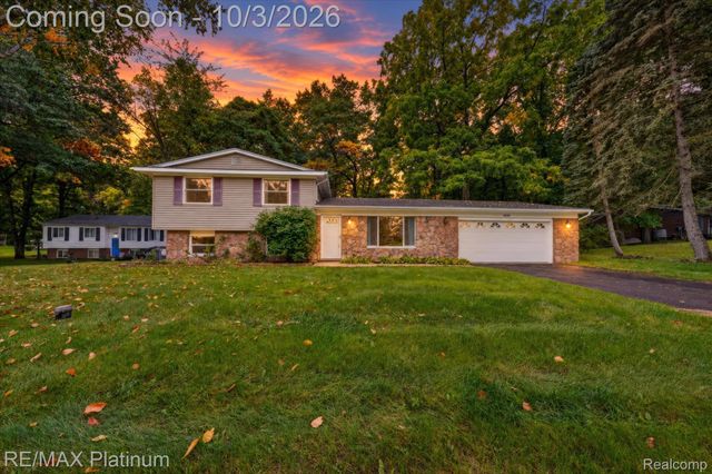 8808 N Christine Drive, Brighton Township, MI 48114