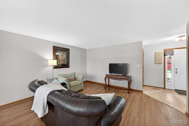 134 Cascade Terrace Drive, Ballwin, MO 63021