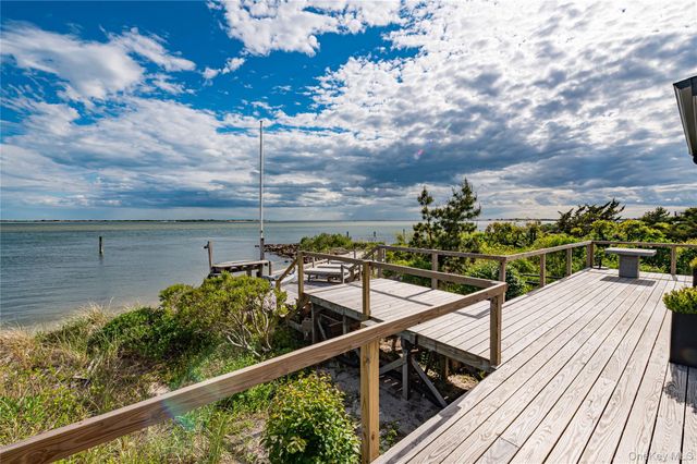 94 Savannah Walk, Oak Beach, NY 11702