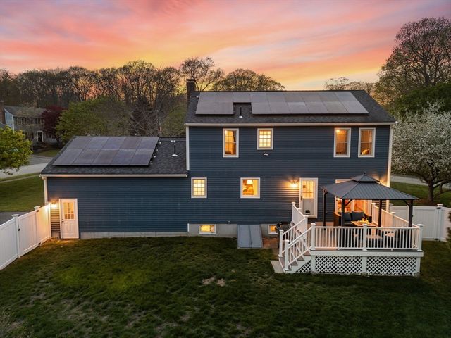 12 Whitney Rd, Hopedale, MA 01747
