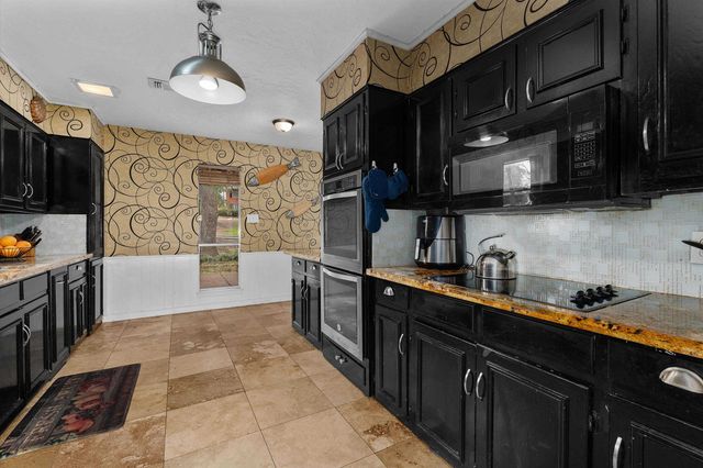 851 Country Place, Longview, TX 75605