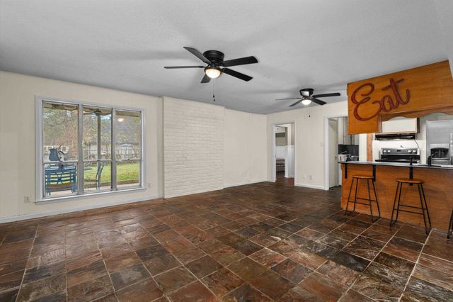 851 Country Place, Longview, TX 75605