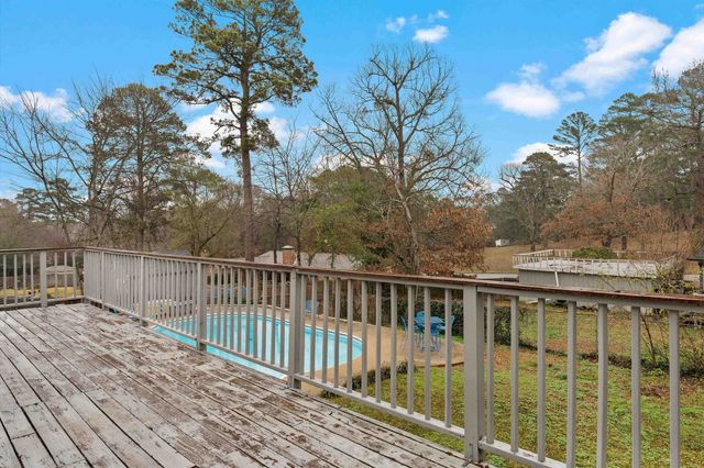 851 Country Place, Longview, TX 75605