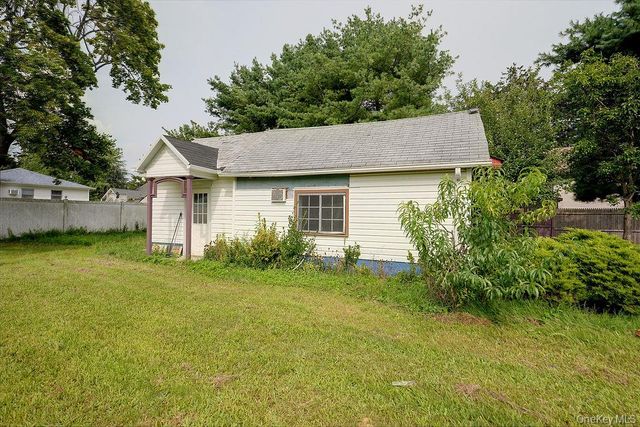 437 Moffitt Boulevard, Islip, NY 11751