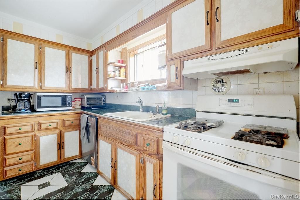 437 Moffitt Boulevard, Islip, NY 11751 — photo 3