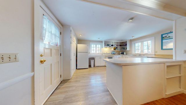 33 Kelleys Pond Road, West Dennis, MA 02670