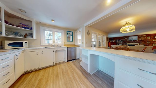 33 Kelleys Pond Road, West Dennis, MA 02670