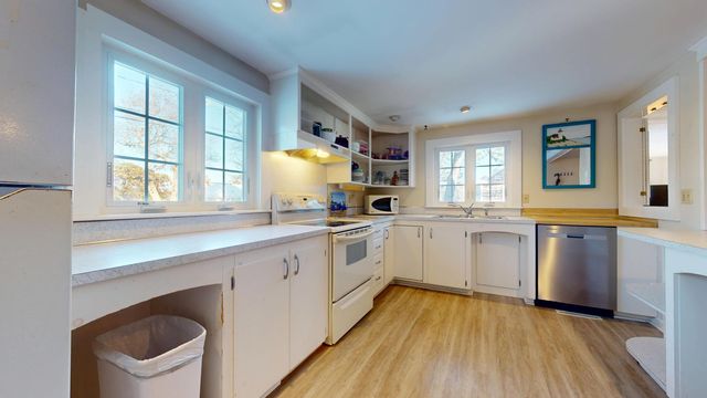 33 Kelleys Pond Road, West Dennis, MA 02670