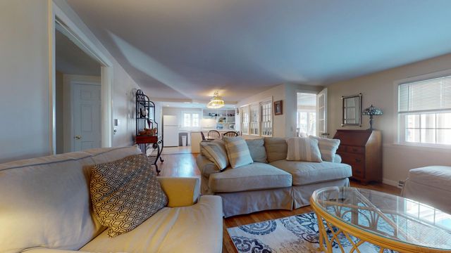 33 Kelleys Pond Road, West Dennis, MA 02670