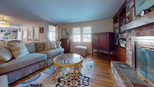33 Kelleys Pond Road, West Dennis, MA 02670
