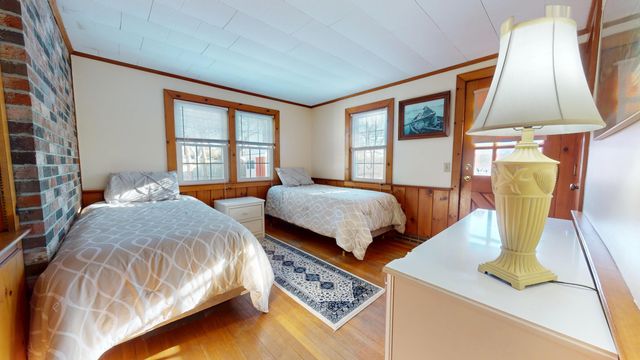 33 Kelleys Pond Road, West Dennis, MA 02670