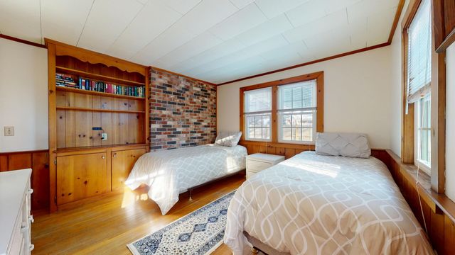 33 Kelleys Pond Road, West Dennis, MA 02670