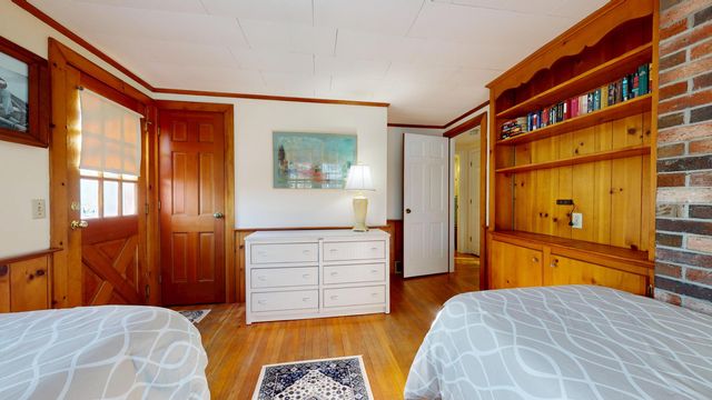 33 Kelleys Pond Road, West Dennis, MA 02670