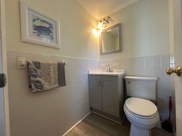 33 Kelleys Pond Road, West Dennis, MA 02670